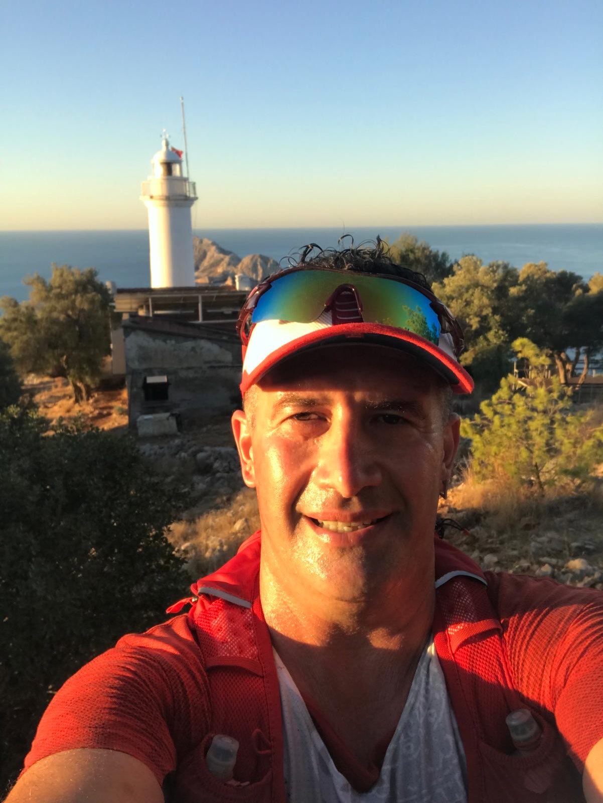 Erden Giritli taking a selfie on a lighthouse route, reflecting his running coach and endurance experience